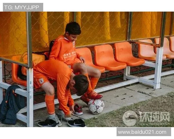 足球球星增重背后的原因与影响解析 体能提升与比赛表现的关系探讨